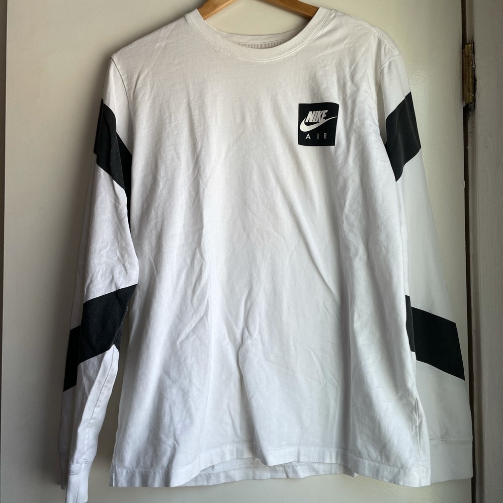 Men’s long sleeved Nike shirt.